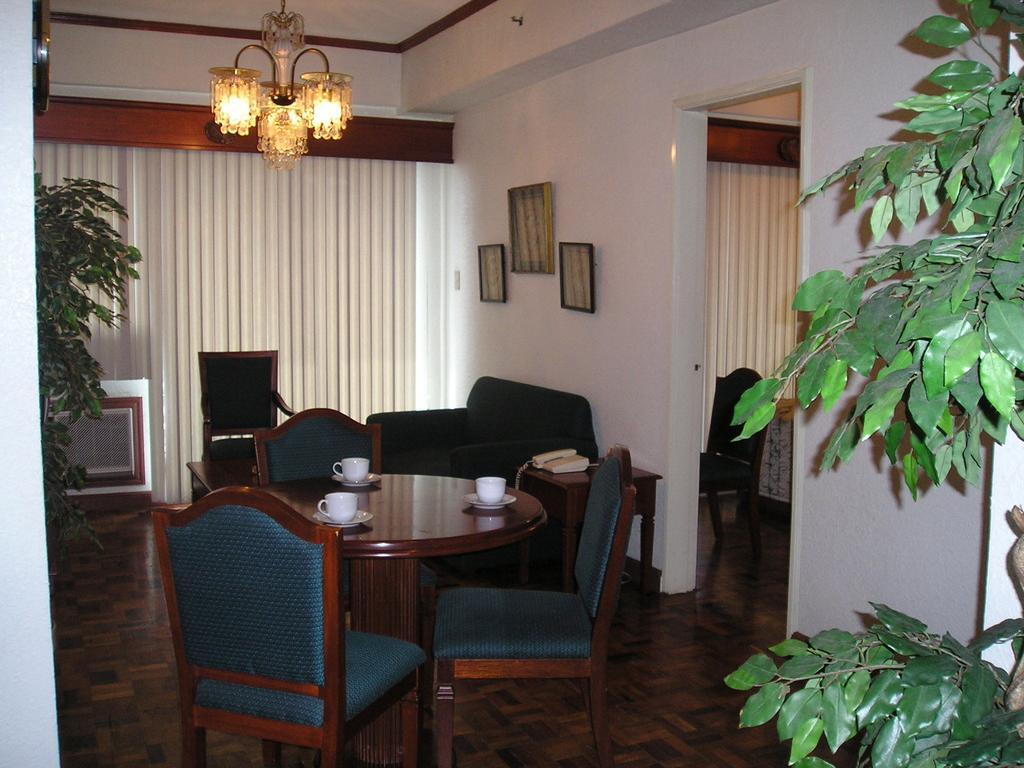 Citadel Inn Makati Makati City Bilik gambar